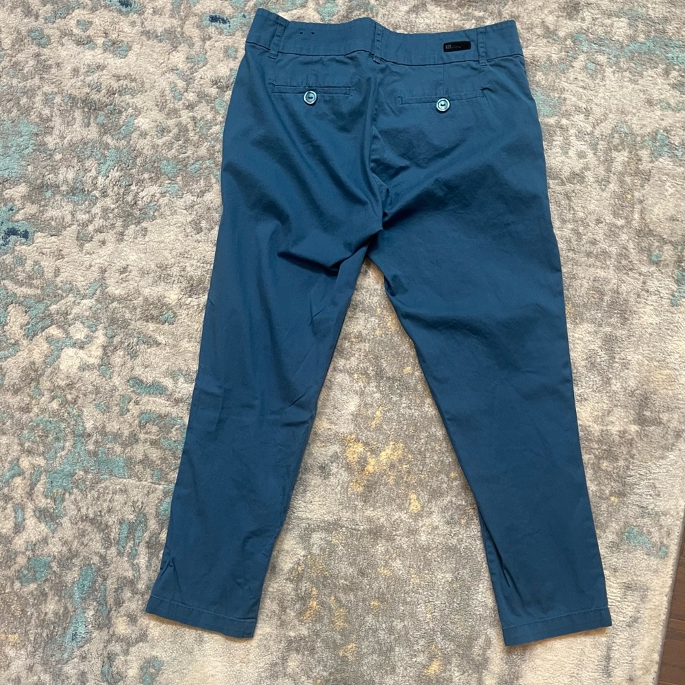 Like New 👖 - Picture 3 of 4